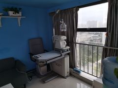 -提一眼镜·蔡司·依视路(小寨店)