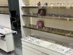 -视野联行眼镜•蔡司•依视路(温江店)