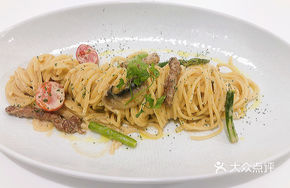 Black Pepper Beef Cream Pasta
