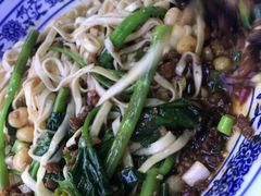 -渝之汇牛肉豌杂面