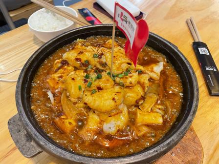 爱辣屋咕噜鱼(榆林万达店)-"位置比较好找在扶梯旁边,店面不太大,去的