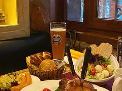 德式烤猪肘配酸菜土豆泥-申德勒加油站西餐厅(日坛路总店)