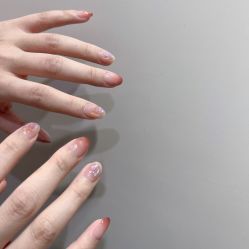 -花岐款式专研健康美甲沙龙