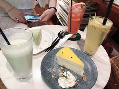 -彳亍咖啡·这里(水湾路店)
