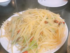 酸辣土豆丝-晚归月亮湾私家菜(临邑路店)