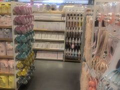 -名创优品(江南新地店)