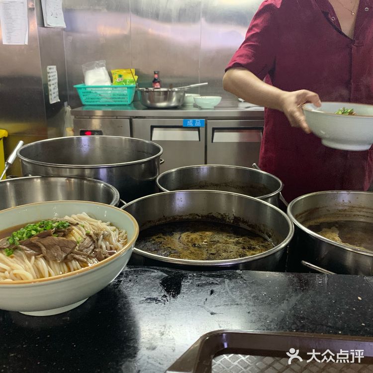 藕饺里面放了生姜稍微有点辣，蒿子粑粑蒿味很重