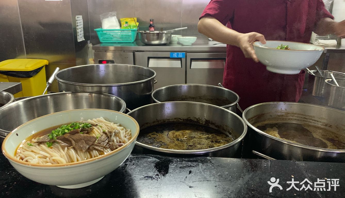 藕饺里面放了生姜稍微有点辣，蒿子粑粑蒿味很重