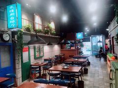 大堂-超越炭火牛蛙火锅鸡(河东店)
