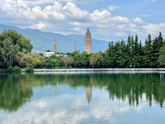 -三塔倒影公园