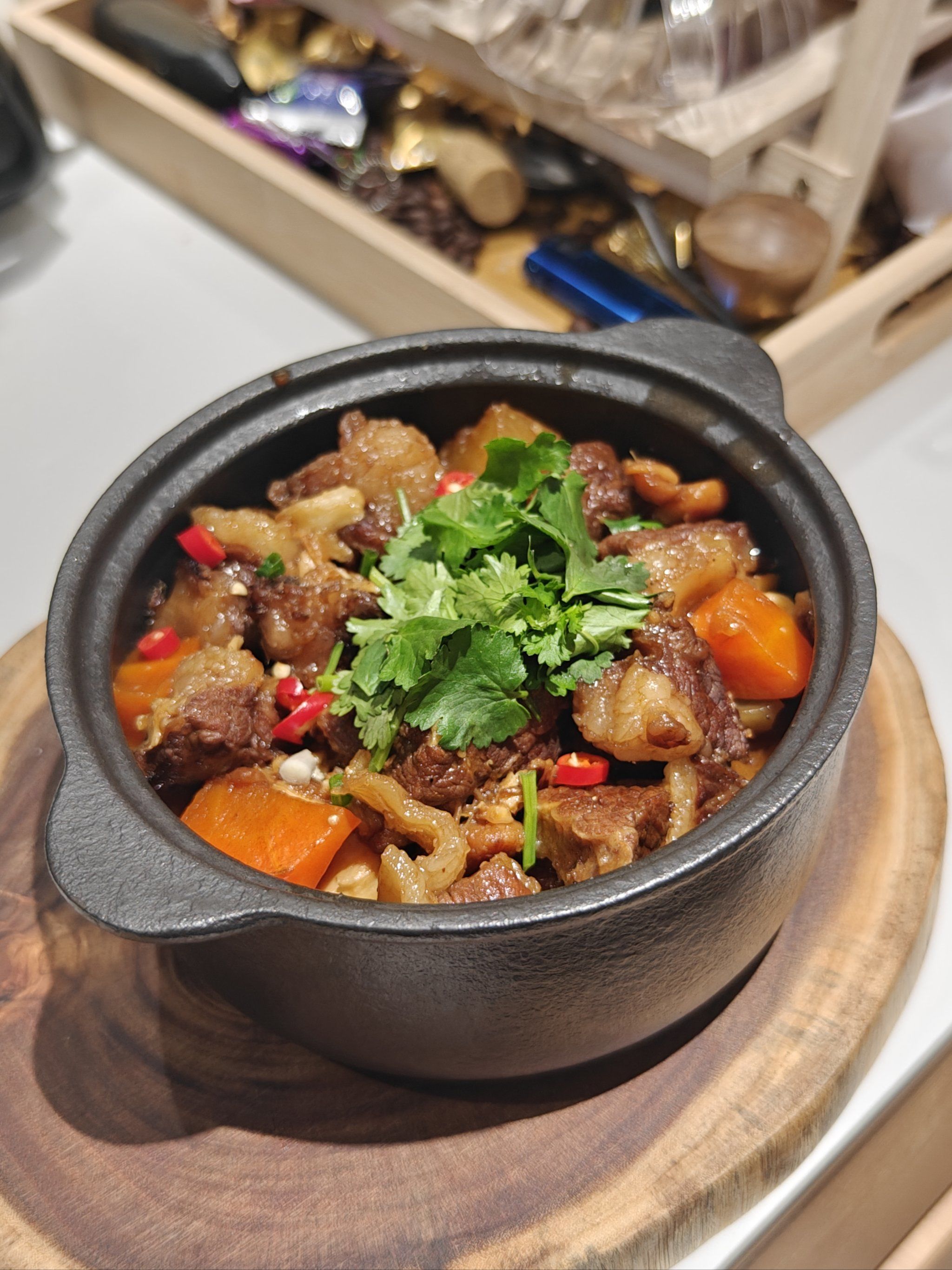 萝卜焖牛腩,腊味煲仔饭