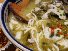 招牌酸菜鱼面-汤去三面(骆驼店)