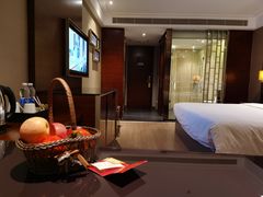 -武汉光谷广场杨家湾地铁站怡程酒店
