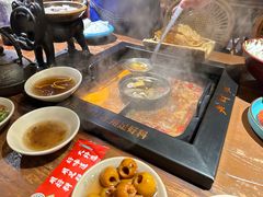 -老牌坊云南鱼豆花火锅(嵩山店)