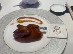 玻璃脆皮乳鸽-名人坊·新派粤菜(河西奥体博览中心金鹰世界店)