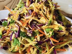 东北凉菜-三江鱼东北特色铁锅炖(骆驼店)