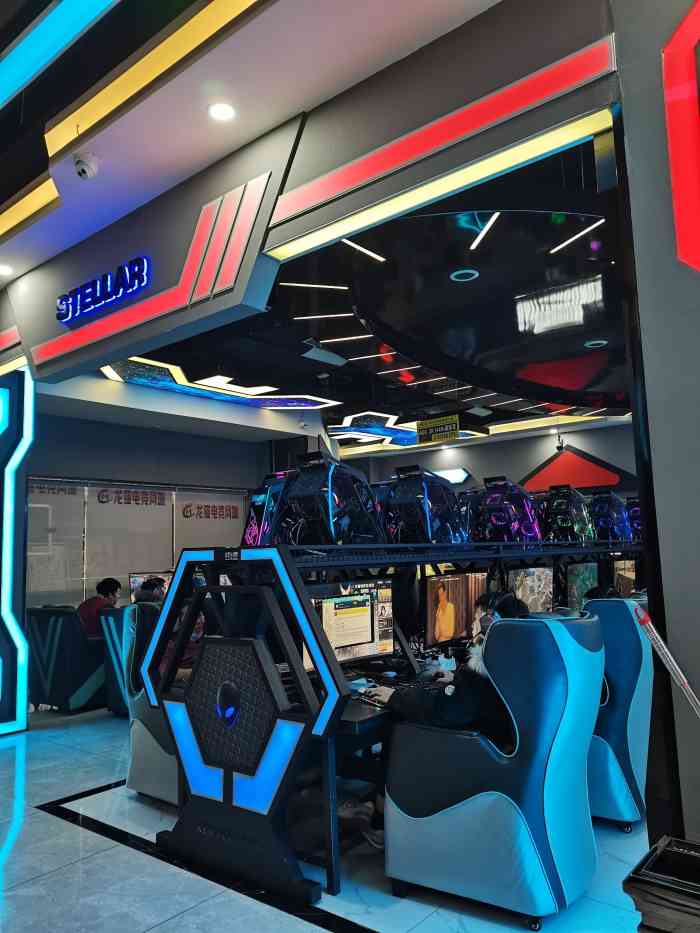 进店就能感觉很热情服务很周到卫生很干净到饭点都会