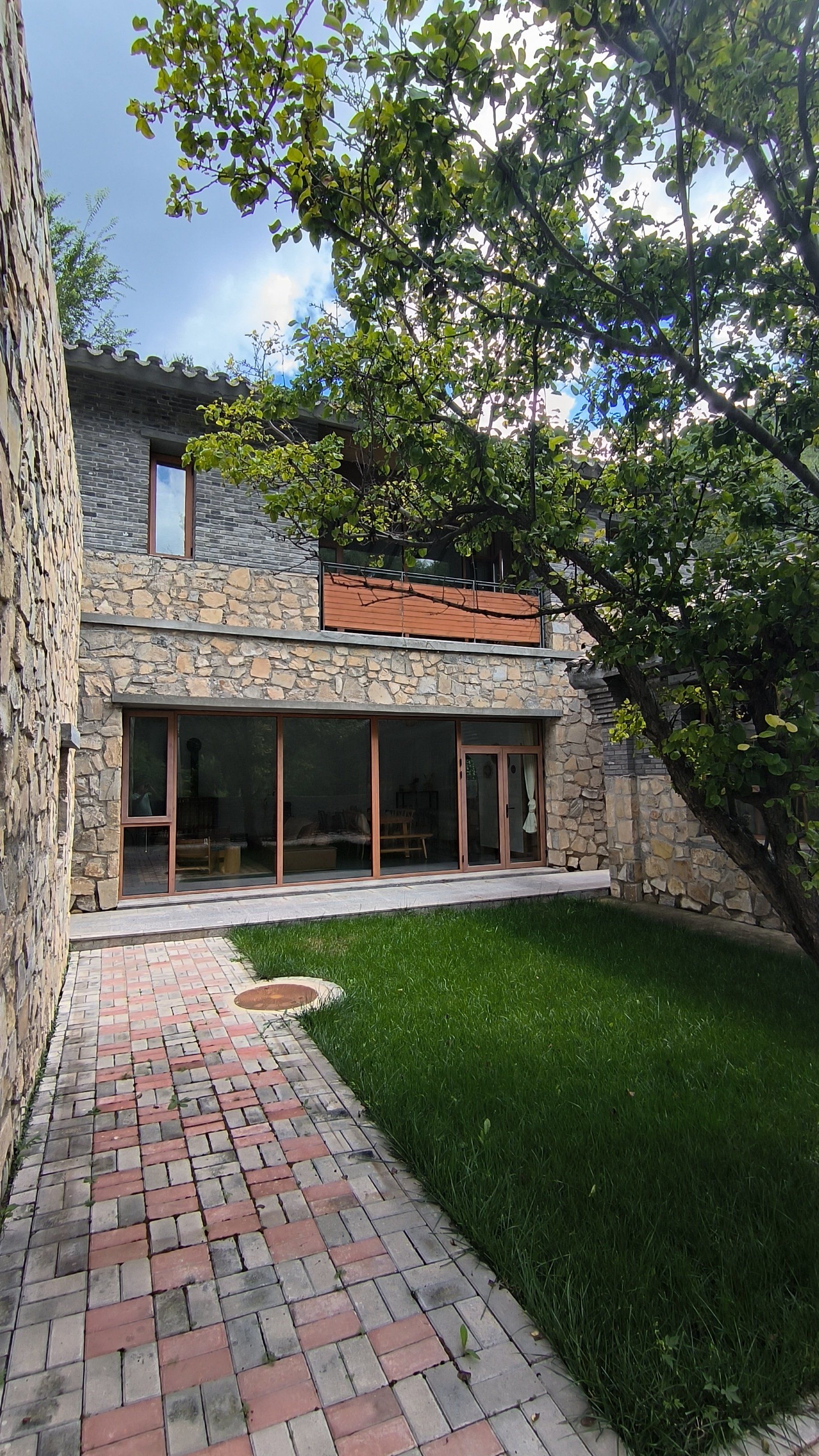 一仟捌在北京延庆包了一栋山顶民宿真是那个