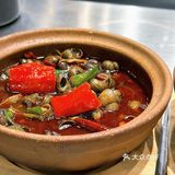 这家店露营氛围感拉满啦！露营风烧烤吧很夏天