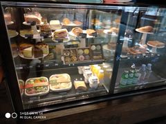 面包甜点陈列柜-星巴克(广州白云万达2层店)