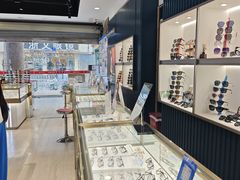 -西南眼镜·蔡司·依视路战略合作店(南街店)