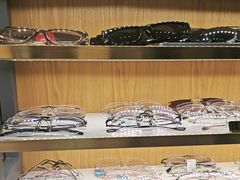 -优医视平价眼镜蔡司依视路折扣工厂店(十里堡店)