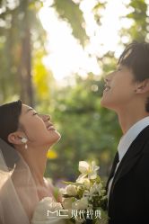 -现代经典婚纱摄影