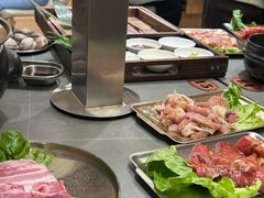 -围炉肉舍•炭烤活鳗•丹东海鲜烤肉(步行街店)