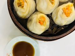 顶黄加蟹小笼包-常州糕团店(北大街新世纪商城店)