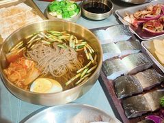 -围炉肉舍•炭烤活鳗•丹东海鲜烤肉(步行街店)