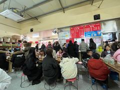 -鹿寨小何螺蛳粉店