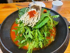 土豆排骨火锅-喇喇排骨火锅·传统韩式脊骨汤(望京西园总店)