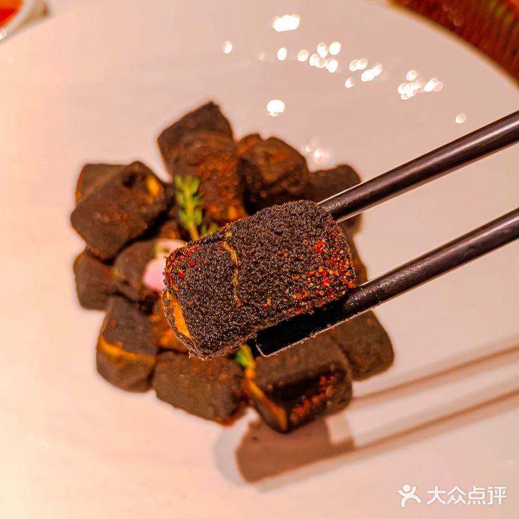 趁着樱花季来这家粤菜馆喝早茶吧！