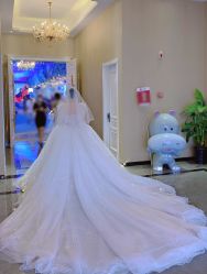 -艾米丽婚纱礼服