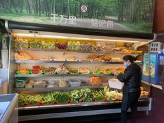 自助取餐区-万记麻辣烫国展总店