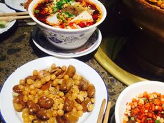 -沪小二炭火蛙锅(淮海中路美食不夜城店)