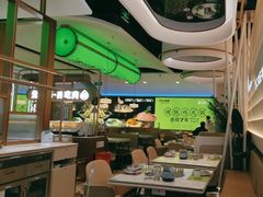 -洪氏嗨捞·广东猪肚鸡·椰子鸡火锅(西咸万象城店)