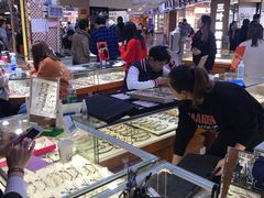 -三叶眼镜城批发市场(上海火车站店)