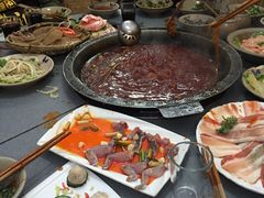 -茅草房·河畔园林火锅