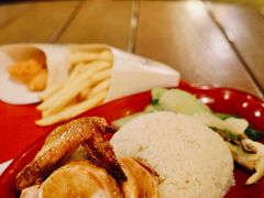 老藤树秘制鸡排饭-Tangled Tree Tavern 老藤树食栈