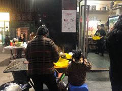 等位区-回头烧烤(悦荟购物中心店)