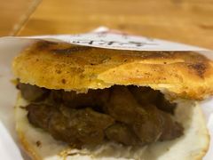 烤羊肉夹饼-嘻小北·兰州清汤牛肉面(太平洋森活天地店)