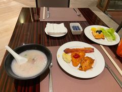 -广州万富希尔顿酒店·感趣自助餐厅·金秋蟹宴生蚝海鲜刺身烧烤