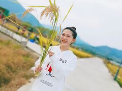 -尚田草莓姑娘白草莓采摘基地