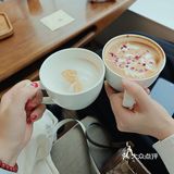 与好友分享的一杯咖啡