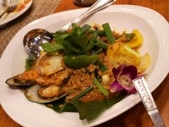 -Chom Cafe and Restaurant