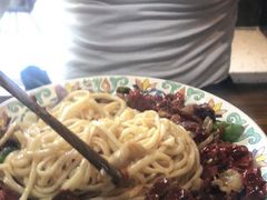 -歹歹的加个面过油肉拌面