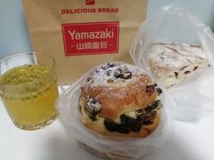 果仁满溢-山崎面包(百联世纪店)