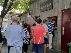 排队-增盛魁小吃店