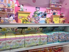 -名创优品(北京新中关购物中心地铁层店)